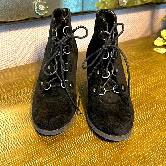 Madden Girl edgy ankle wedged boots - Picture 2 of 8